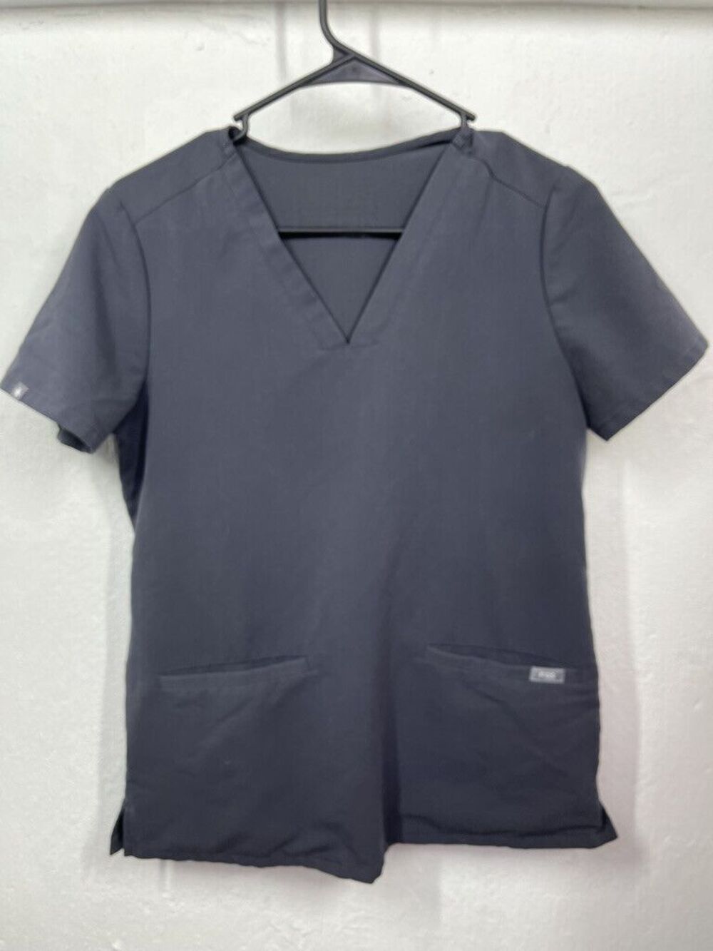 FIGS TECHNICAL COLLECTION GRAY TOP SCRUBS UNIFORM SIZE XS WOMENS